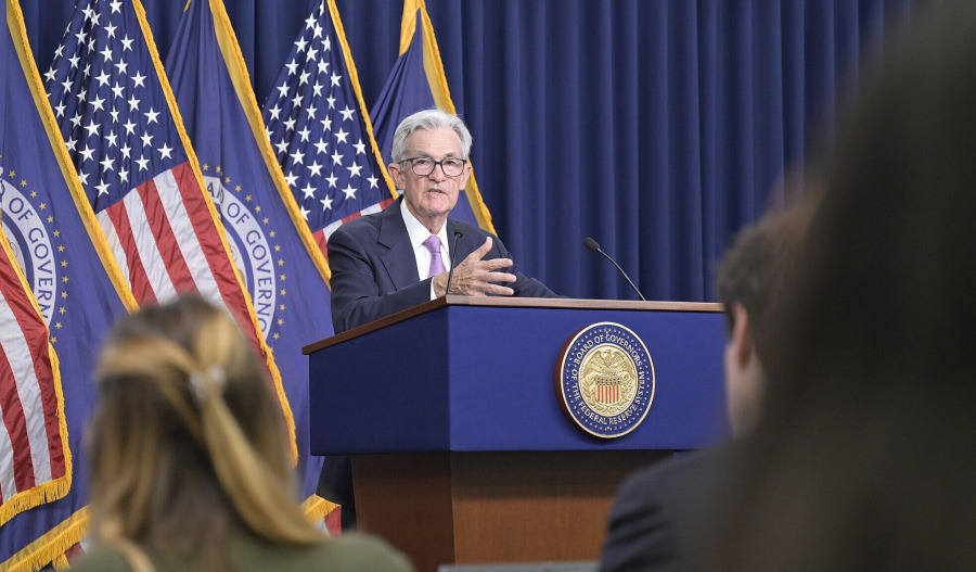 Trump threatens to fire and sue Fed Chair