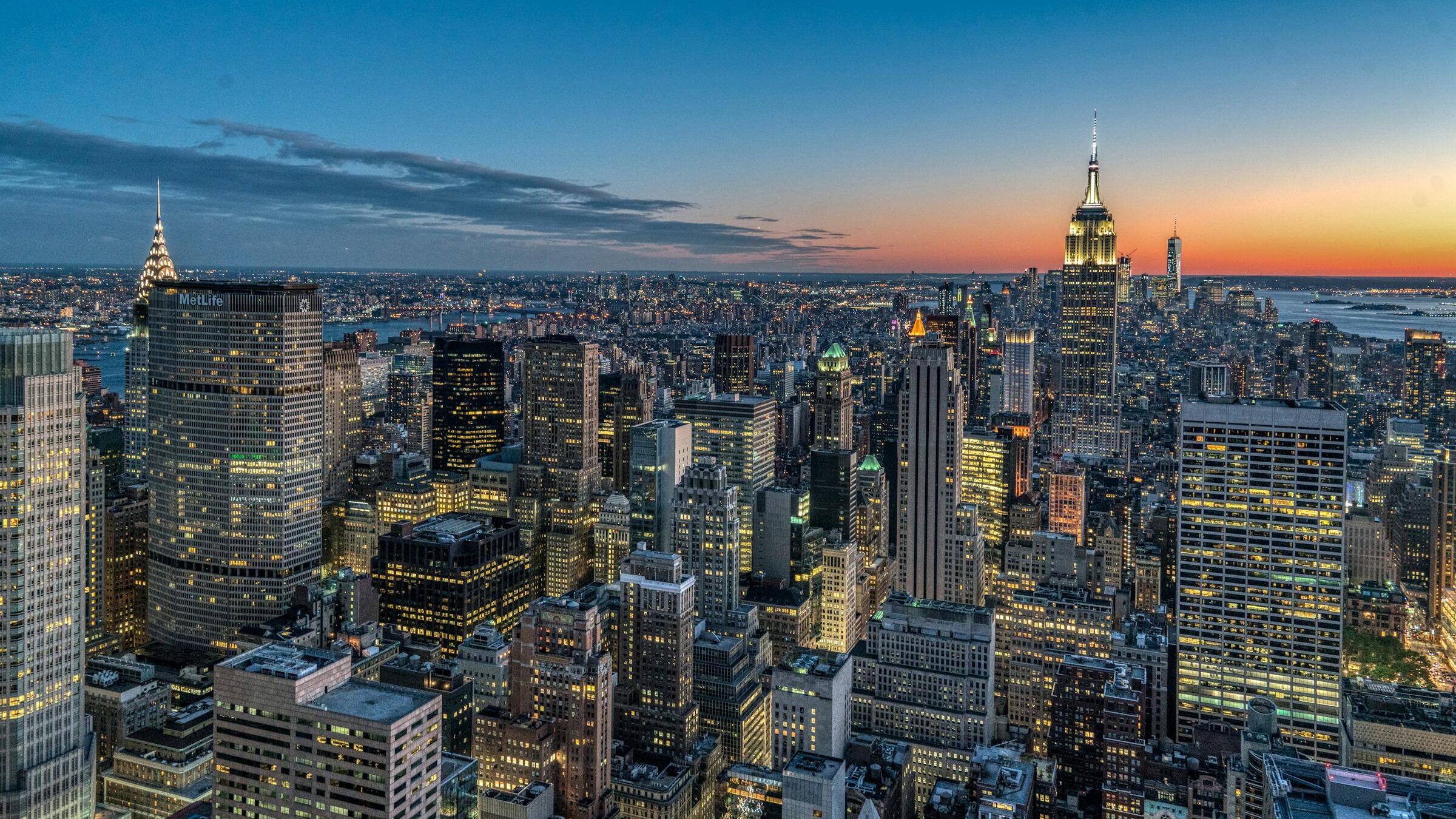 US futures flat; defence, oil stocks resurge