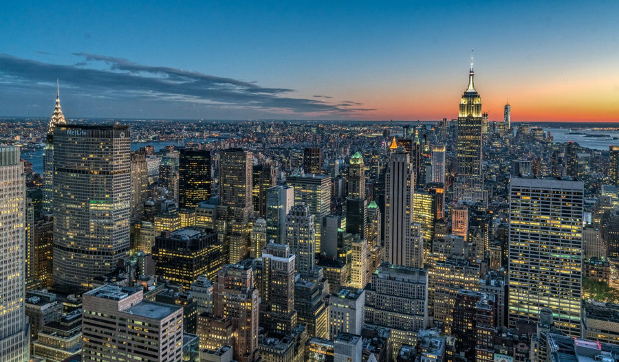 US futures flat; defence, oil stocks resurge