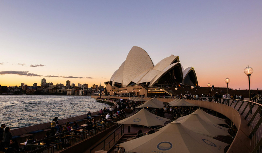 ASX closes flat; Rio Tinto sinks on talks with Glencore