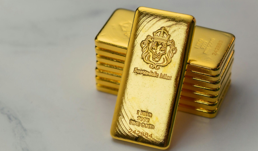 Gold prices hit record amid Federal Reserve probe