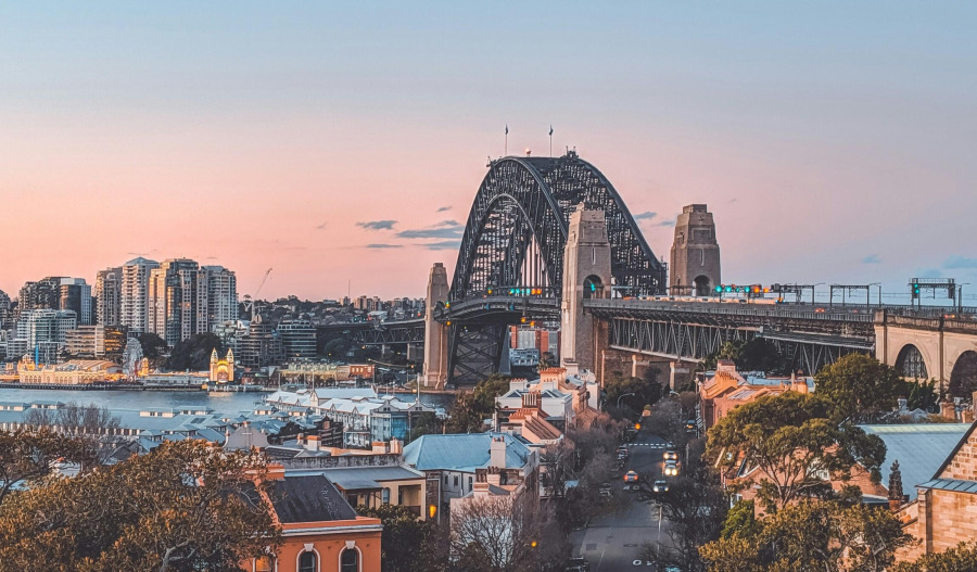 ASX closes higher; mining stocks rise on high gold price