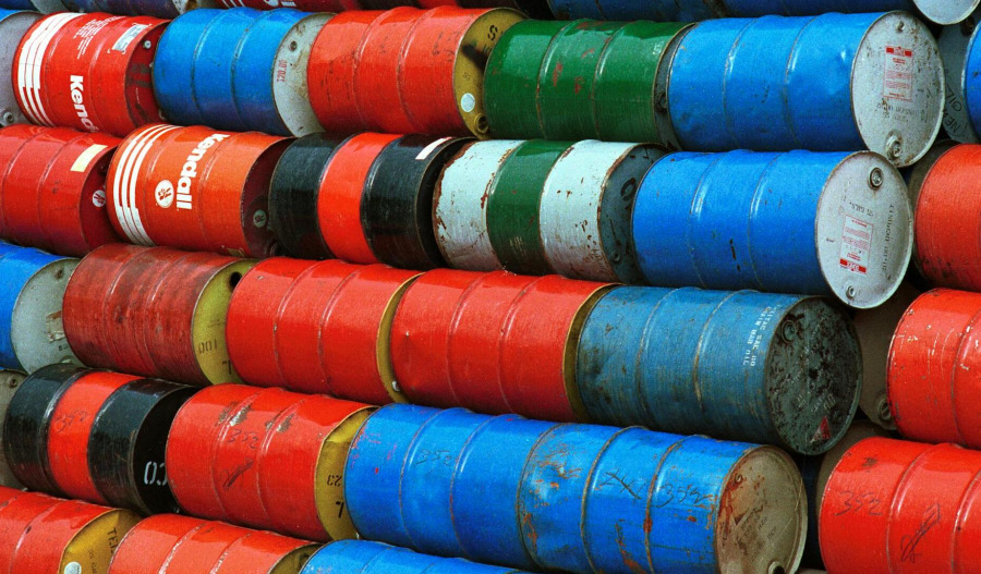 Oil prices dip as US says it may intervene in Iran