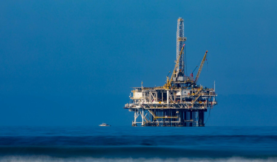 Oil ticks up as Iran unrest eases, supply fears fade