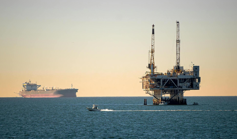 Oil prices steady; China data offsets Greenland tension