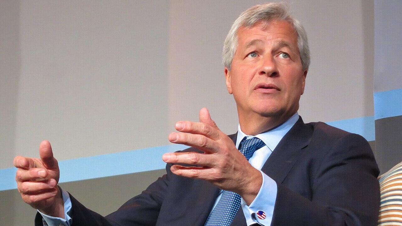 Trump sues JP Morgan and CEO for over US$5bn