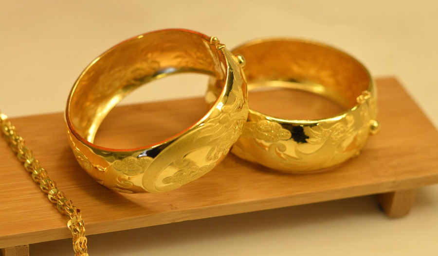 Trading floor: Michael Hill, Karoon, Talga Group gain