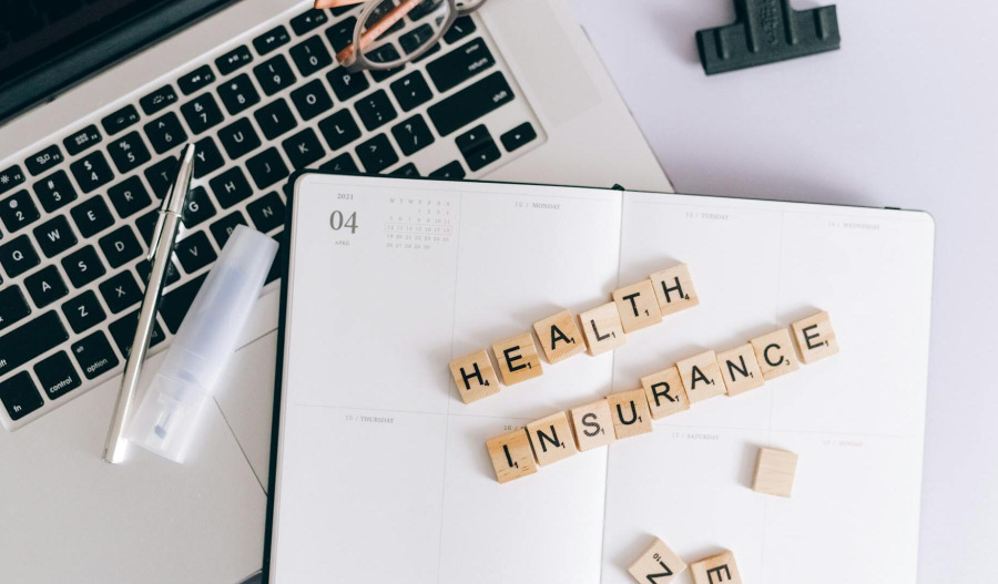 UnitedHealth forecasts decline in revenue, shares sink