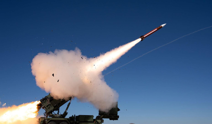 RTX beats Q4 earnings estimates; share price lifts