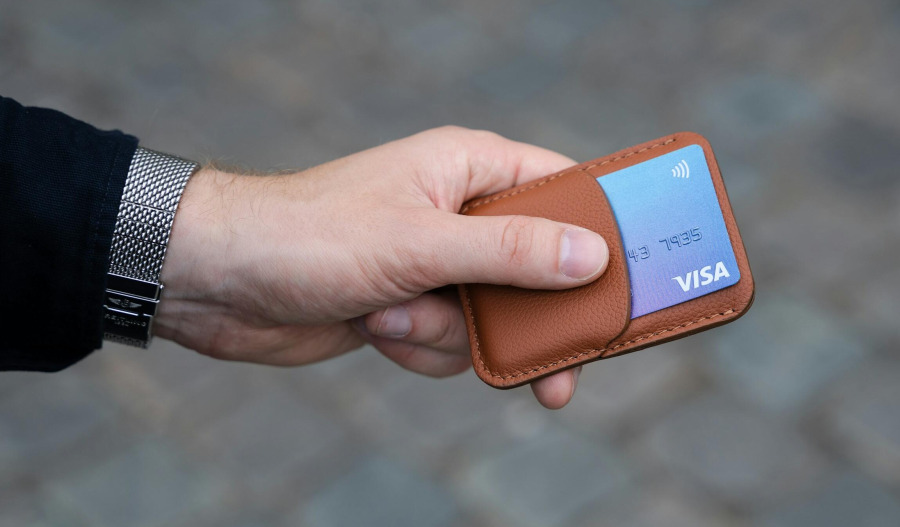 Visa exceeds expectations amid strong holiday spending
