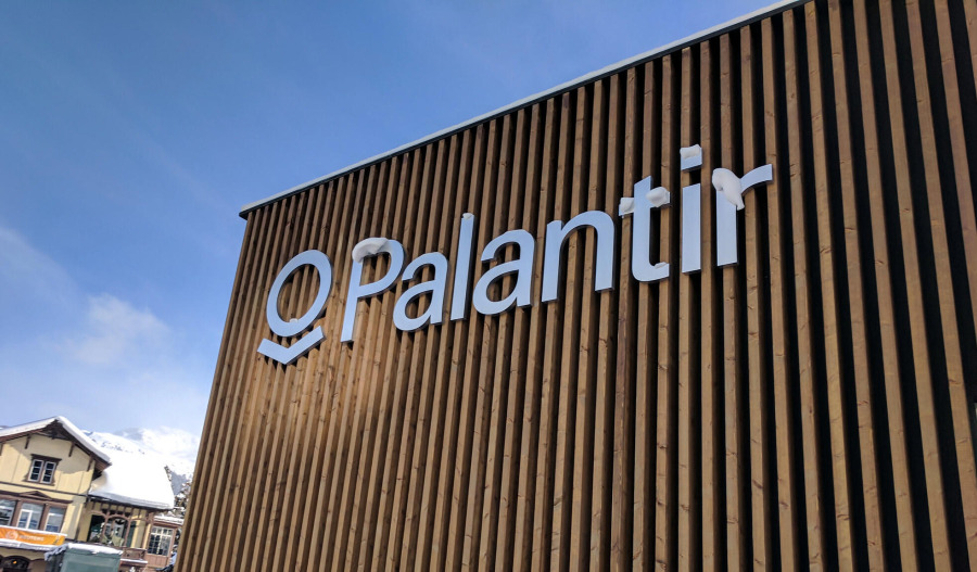 Palantir revenue surges on US growth