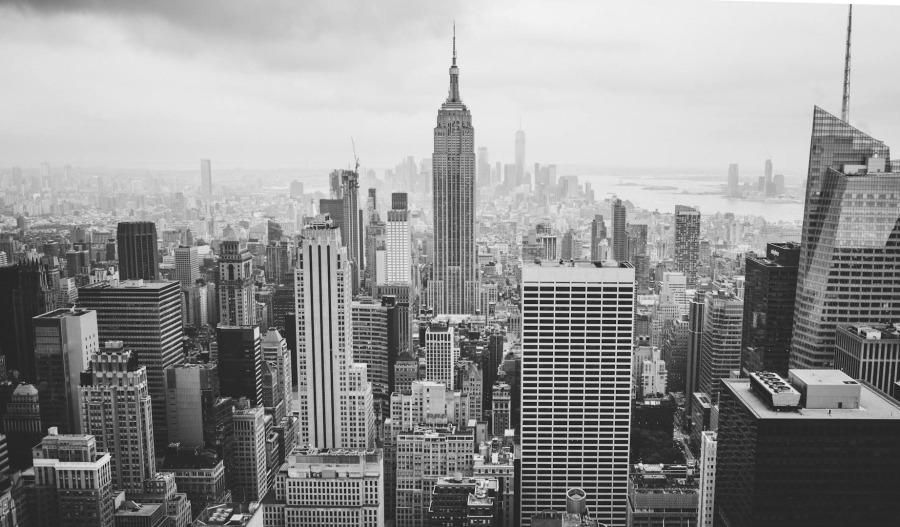 US benchmarks fall as investors cut tech exposure