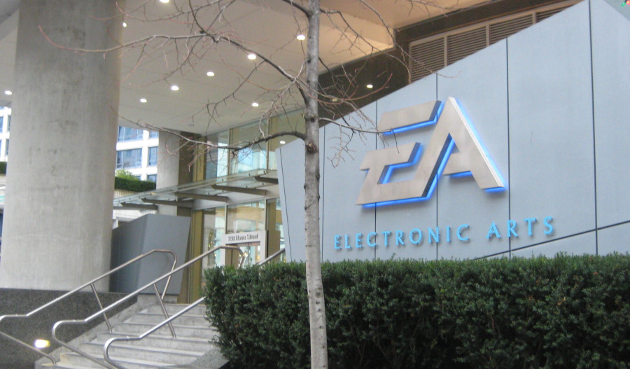 EA reports drop in income but rise in revenue