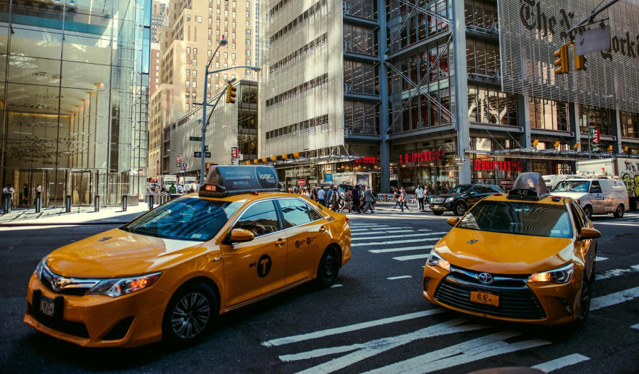 US markets mixed as tech sell-off deepens