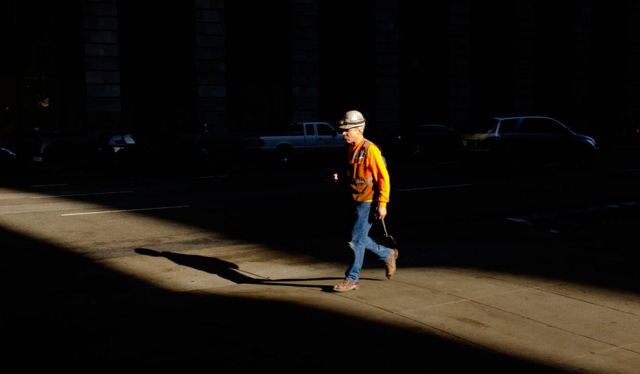 US jobs data signals widening cracks in labour market