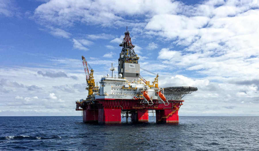 Oil edges higher as markets eye US-Iran talks