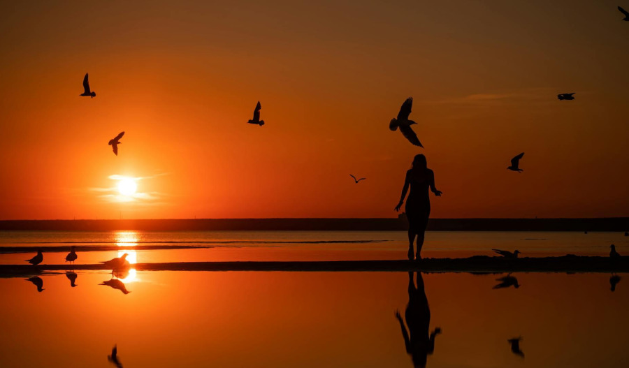 Gold defends US$4,650 as dip buyers return