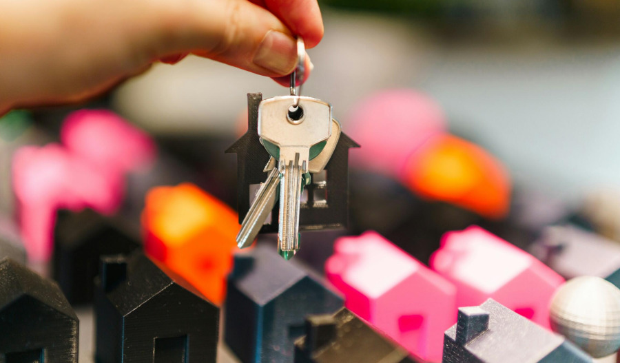 US existing home sales fall to 2yr low in January