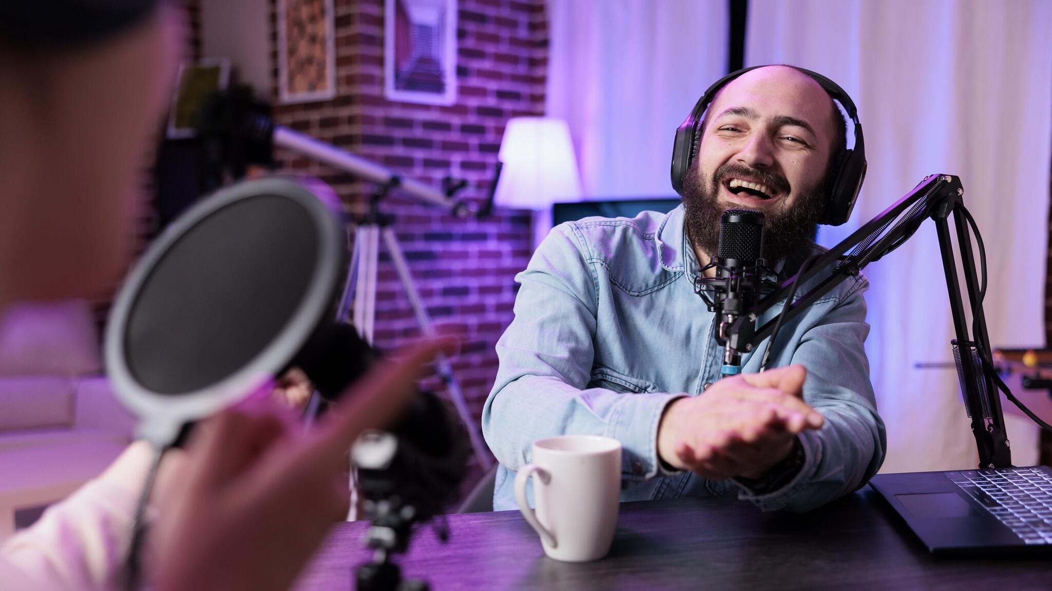 Apple takes on rivals with new video podcast experience