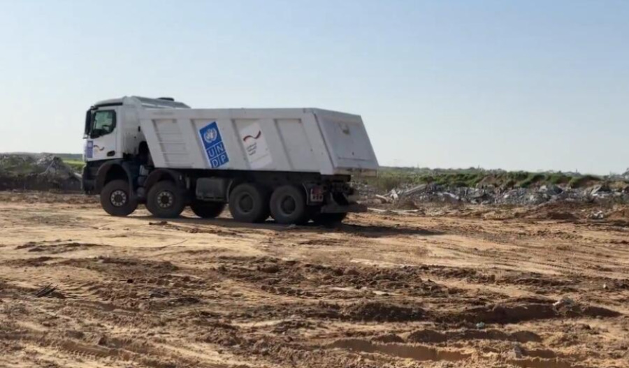Huge waste dump clean up begins in Gaza