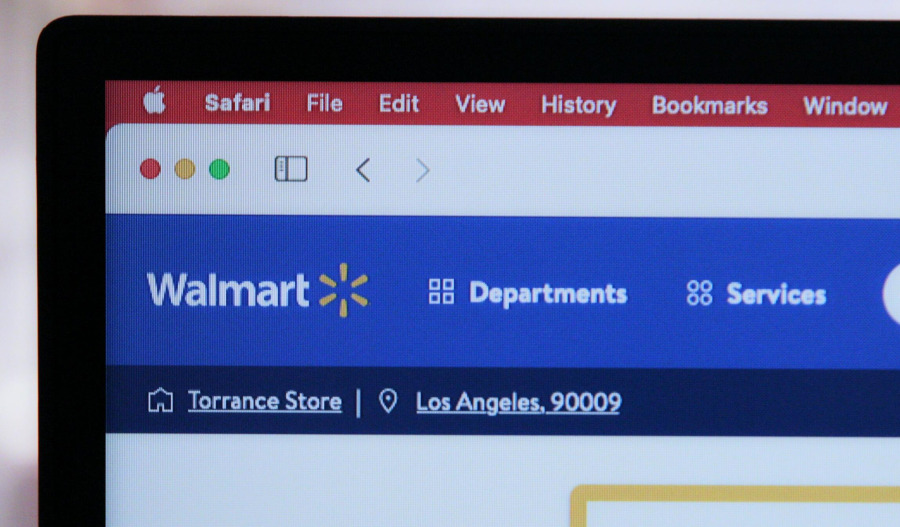 Walmart beats estimates, buoyed by e-commerce surge