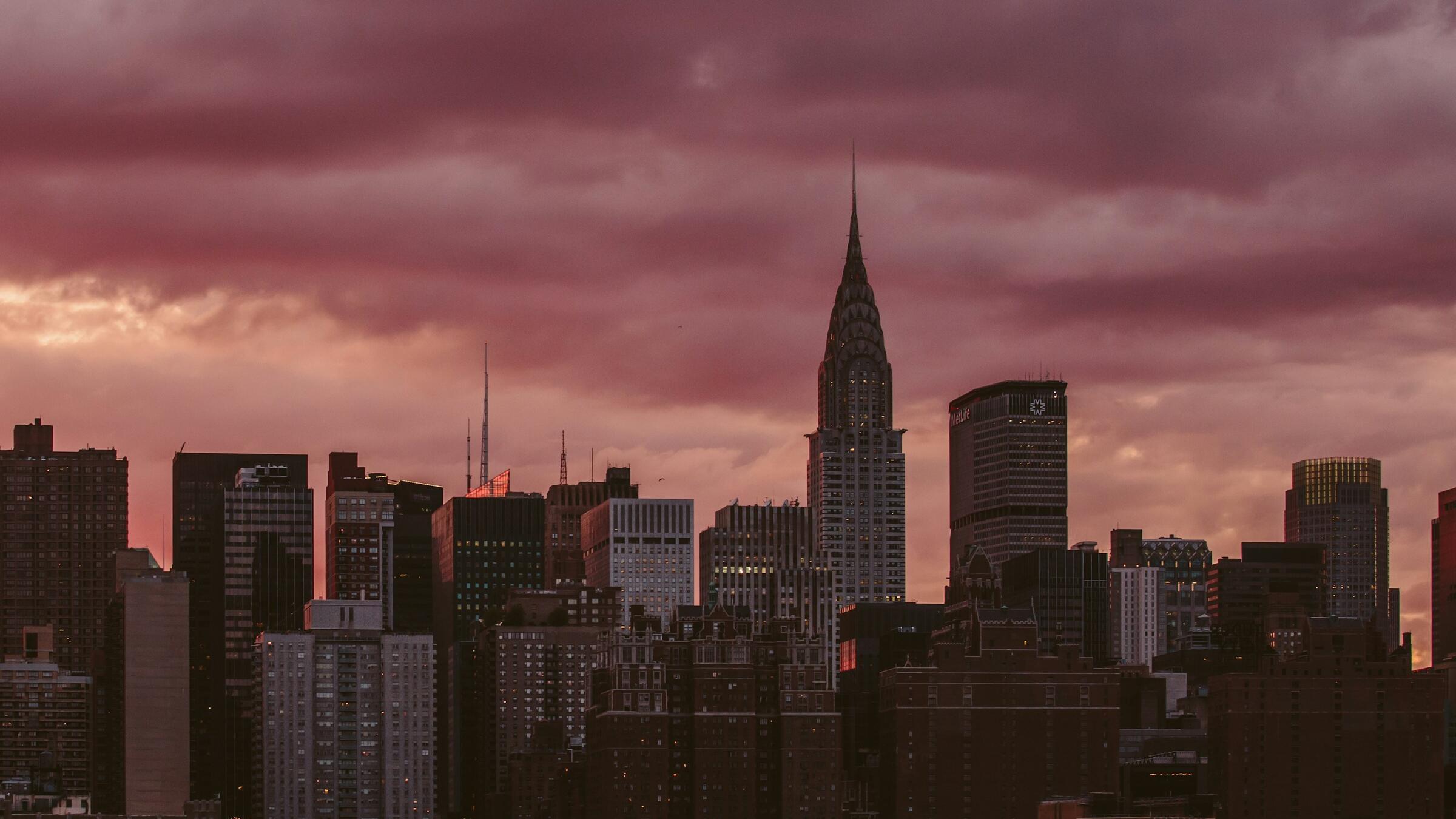 US futures dip as investors focus on tariffs