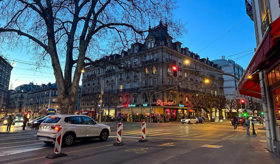 US holds nuclear talks with Russia, China, official says