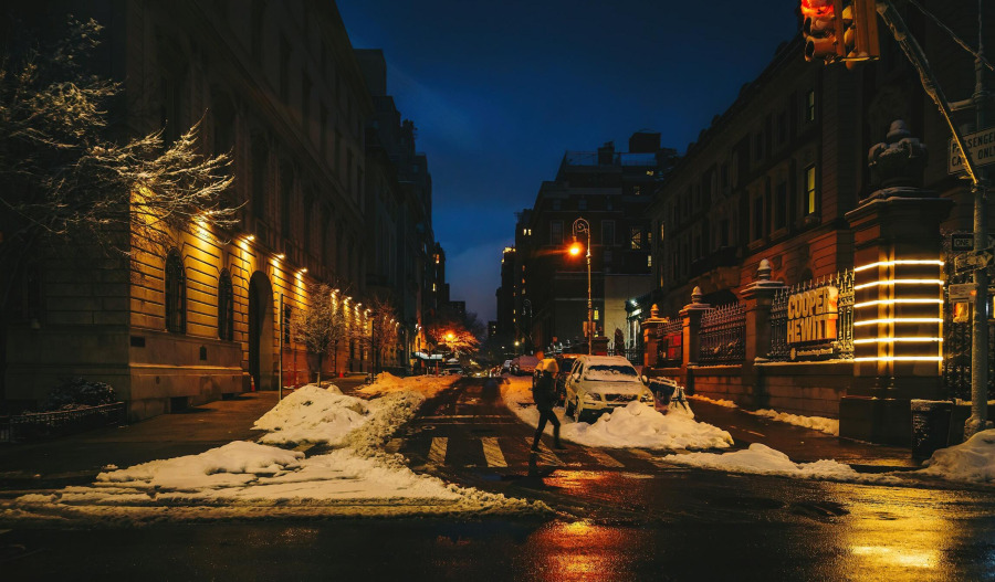 US futures edge higher after AI, tariff sell-off