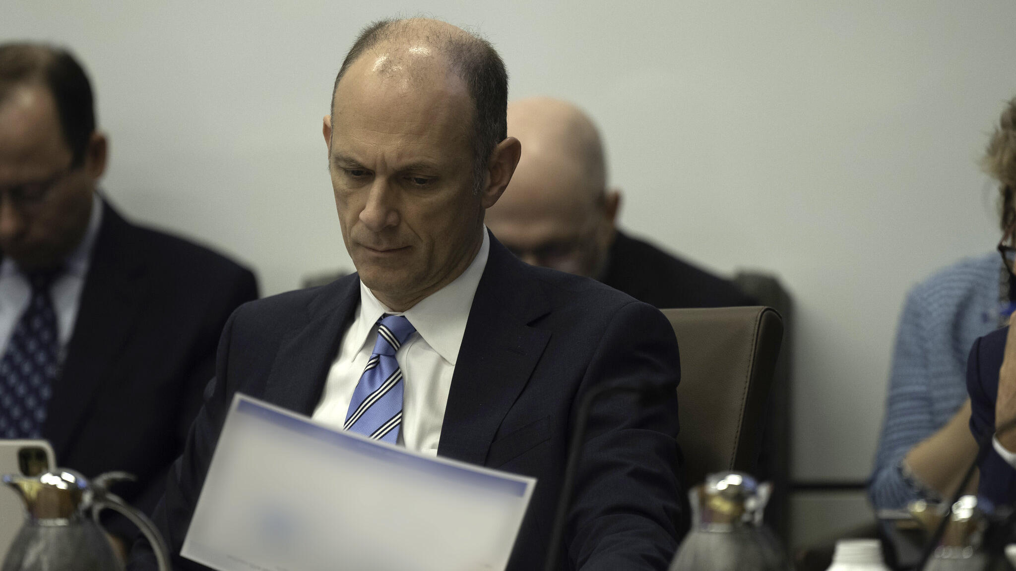 Fed officials urge caution on rate cuts