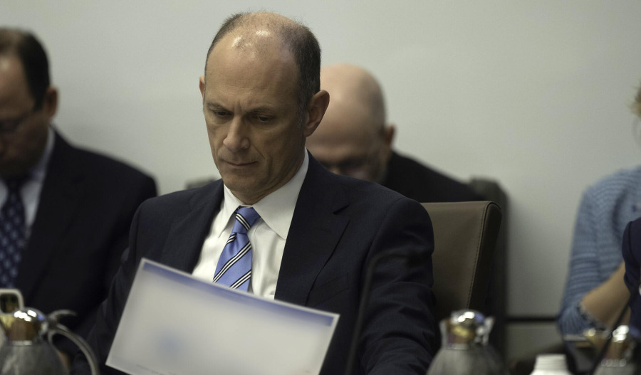 Fed officials urge caution on rate cuts