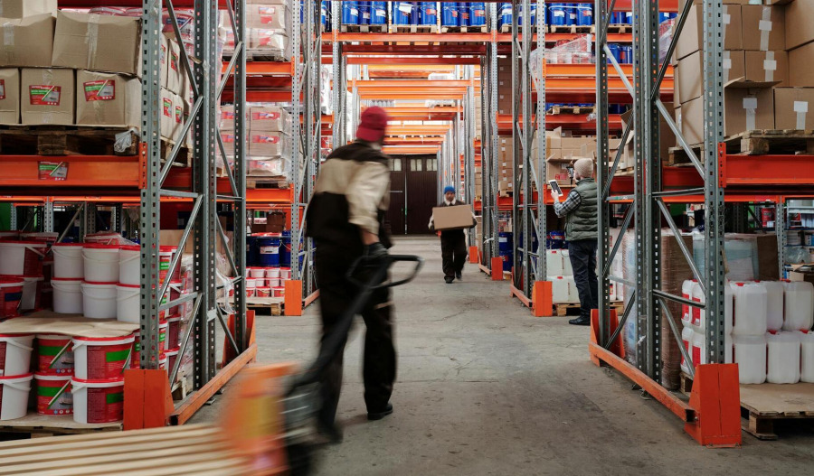 Home Depot profit drops amid slump in home sales