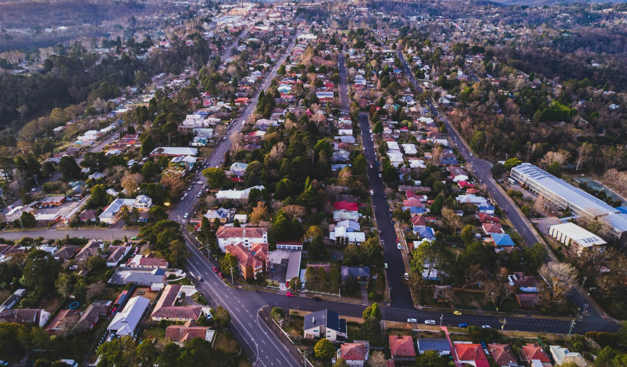Australia's housing market growth splits in two