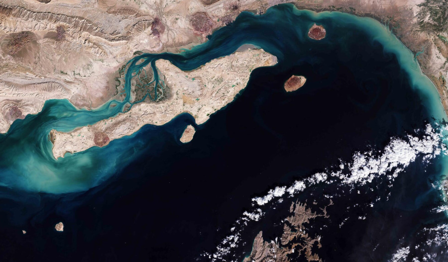 US-Iran war escalates; Strait of Hormuz closed