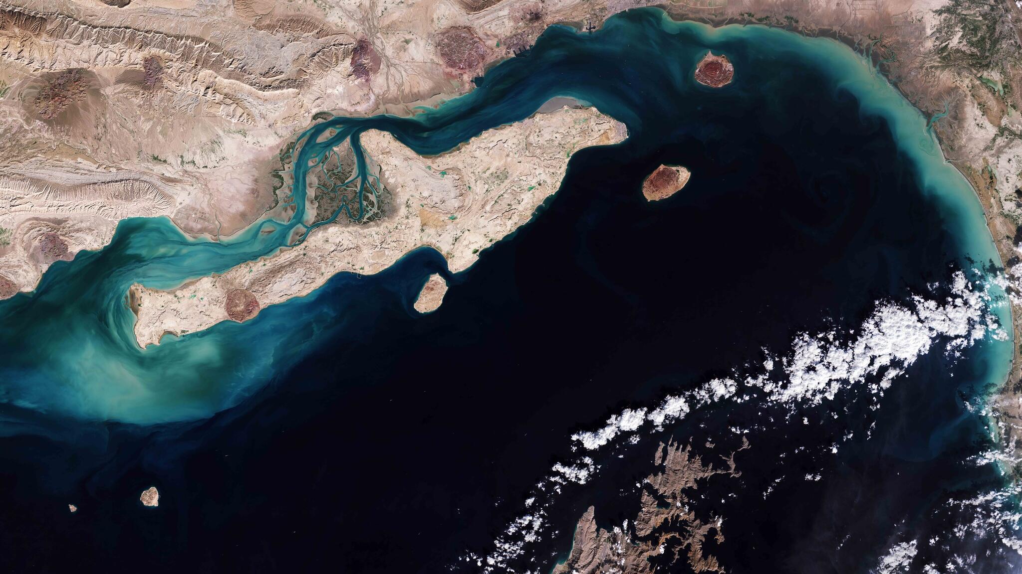 US-Iran war escalates; Hormuz Strait closed