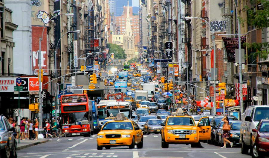 US stocks mixed as Iran war lifts oil