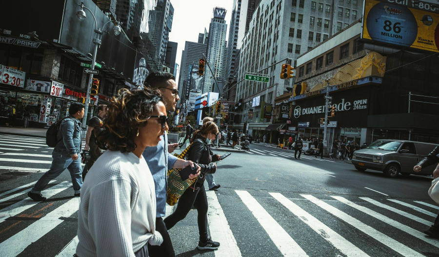 US markets retreat as oil surge raises fears