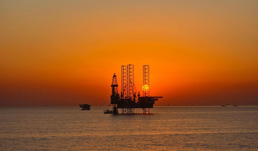 Oil slips; Iraq-Kurdistan export deal lifts supply