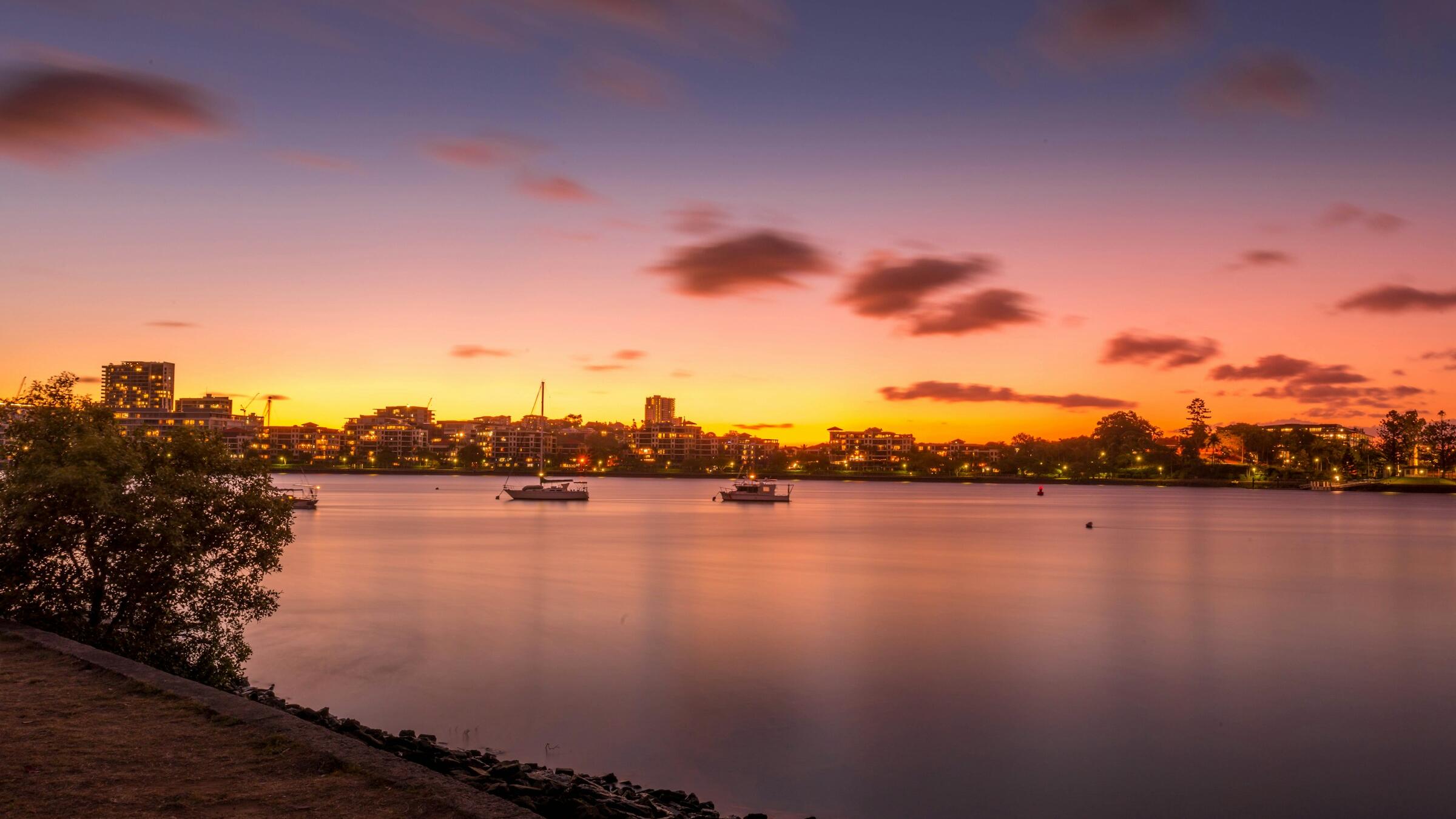 ASX 200 hits fresh 10mth low as war fears weigh