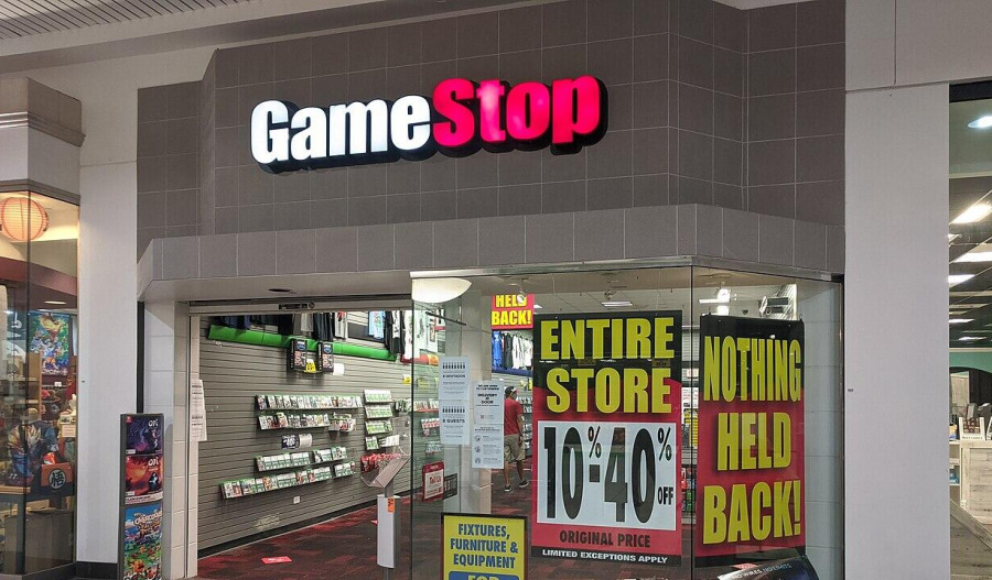GameStop earnings slip as sales go online