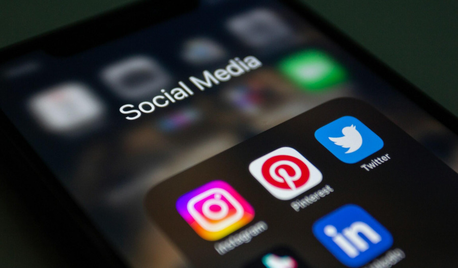 UK runs social media ban trial for children