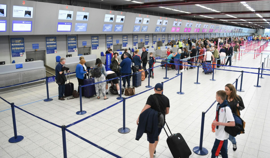 Long lines form at US airports as more TSA officers quit