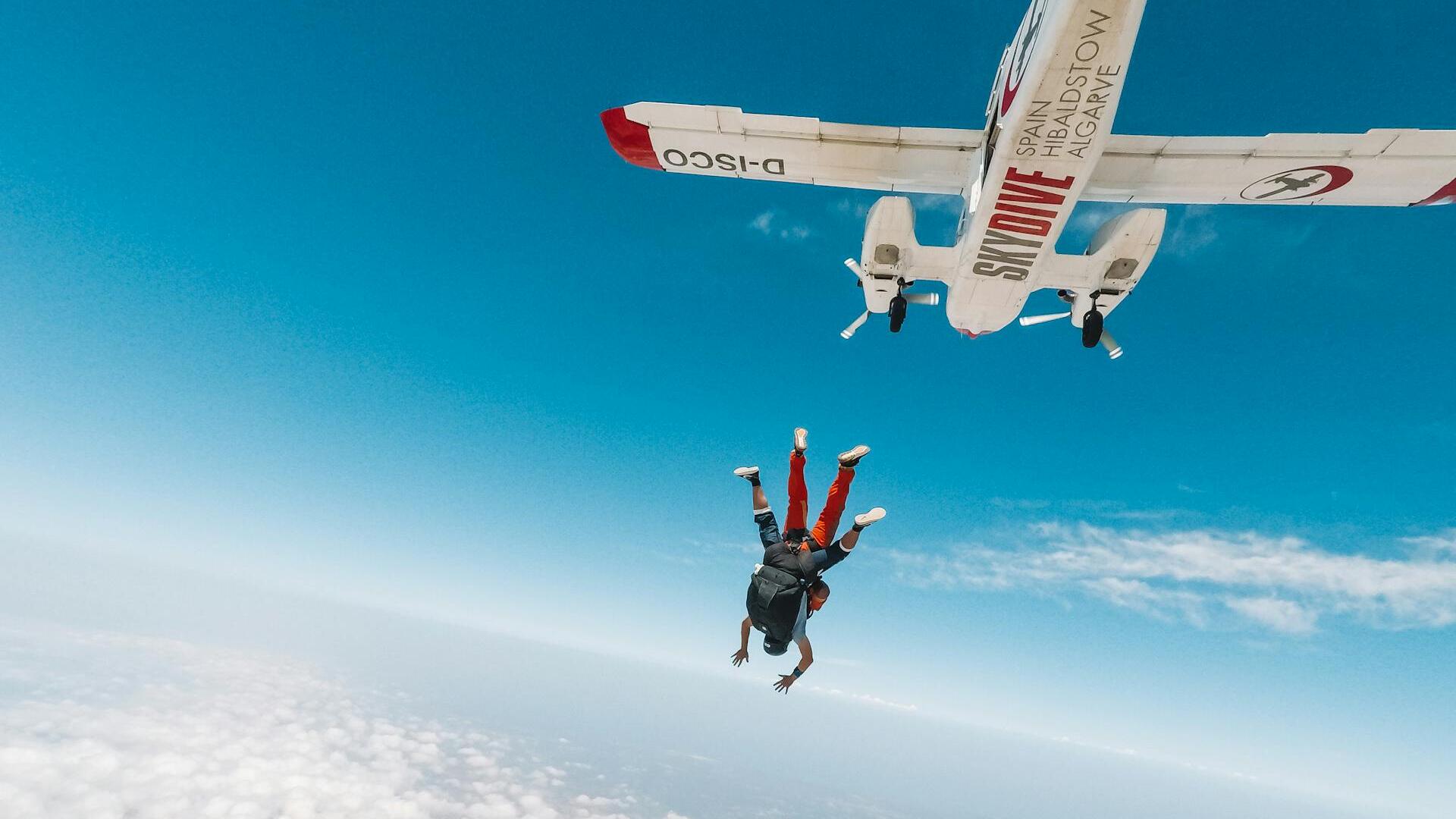 Bonds and stocks fall in rare tandem