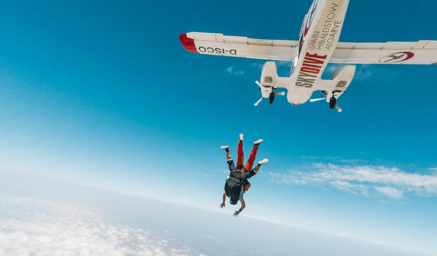 Bonds and stocks fall in rare tandem