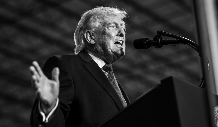 Trump threatens Iran oil sites amid Hormuz closure