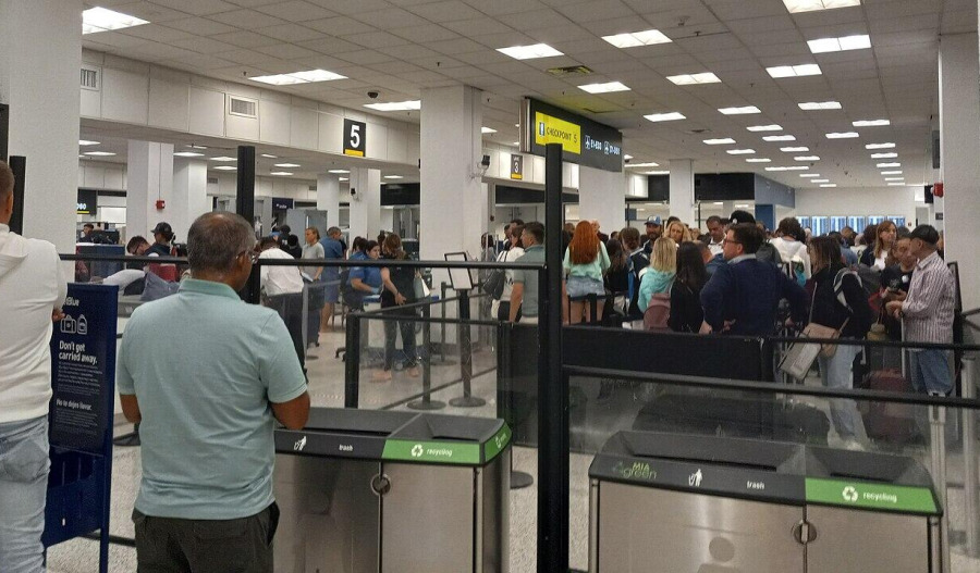 Trump administration considers cutting TSA workers