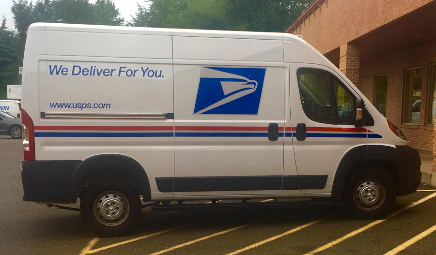 Amazon saves USPS with new package delivery deal