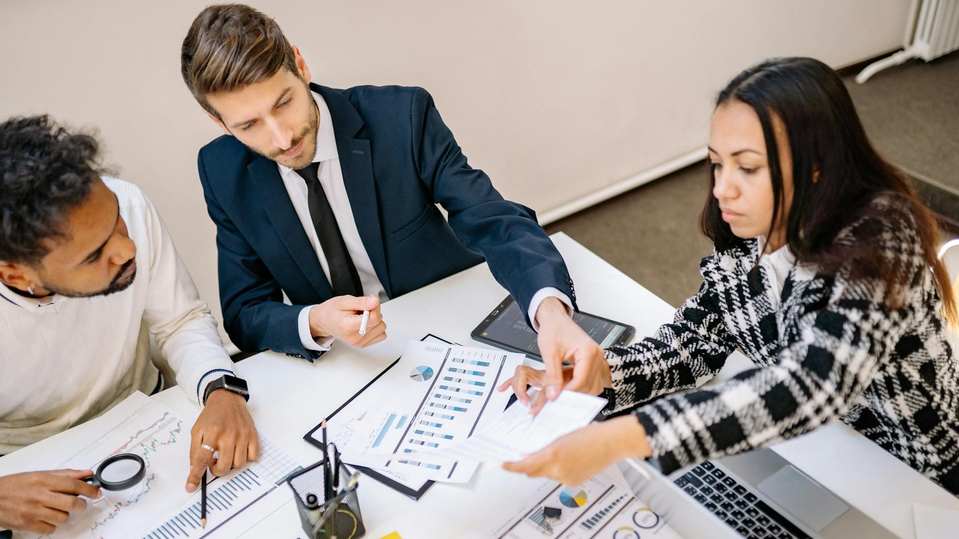 US services sector growth slows; input prices surge