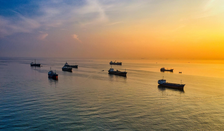 Oil rises as Trump hardens Iran stance