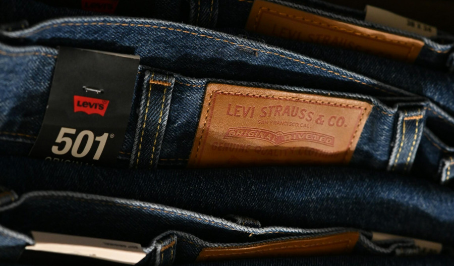 Levi Strauss surges 7.3% on earnings, revenue beats