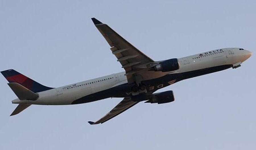 Delta throttles back on growth as war lifts fuel costs